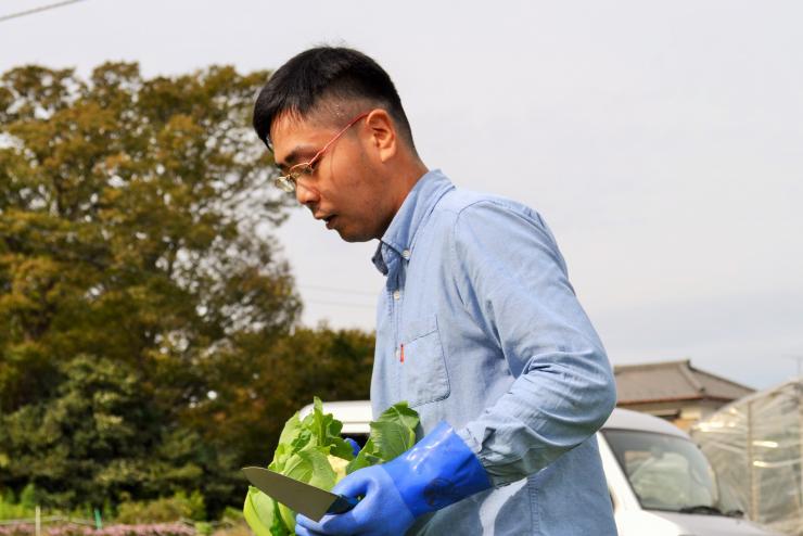 作業をする中野裕貴さん