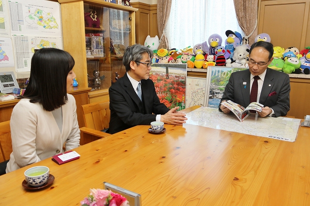 株式会社かどかわの表敬訪問の様子2