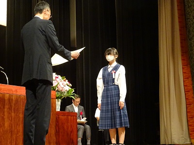 ポスターコンクール知事賞最優秀賞受賞者の写真