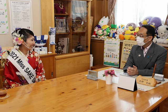 「2021 Miss SAKE 埼玉」の阿久沢 莉良(あくざわ りら）さんとの懇談の様子