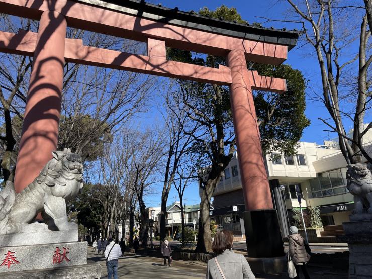 大宮氷川参道沿いに立地