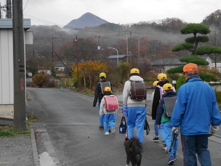 見守り隊登校見守り活動