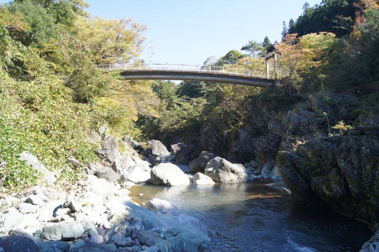 三波石峡と紅葉