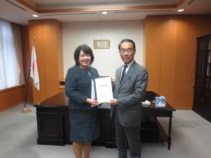 伊藤大臣政務官と大野知事