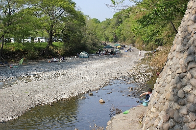 ドレミファ橋の下流の風景