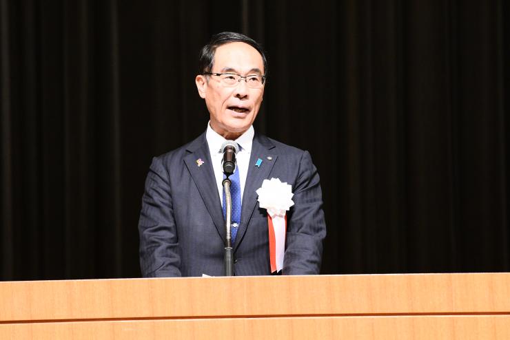 第30回彩の国職業能力開発促進大会で挨拶する知事の写真