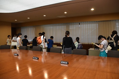 県議会だよりの説明の写真