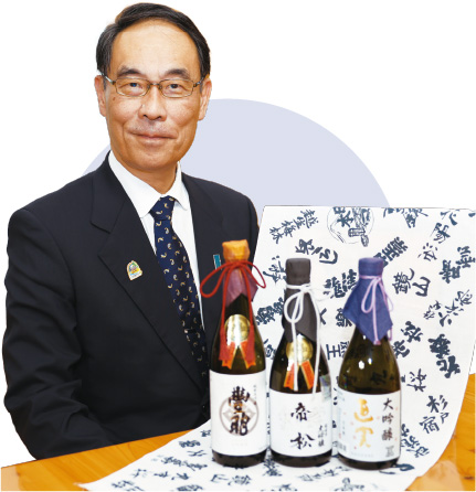 埼玉県知事 大野元裕 写真：埼玉の日本酒とともに撮影