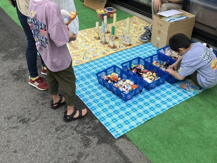 輪投げで遊ぶ様子