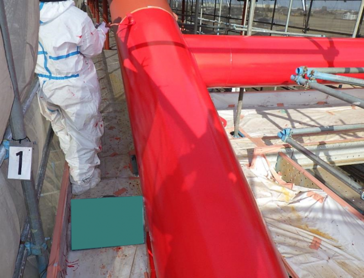 令和7年2月時点の工事の様子。塗装の上塗りをしている様子。