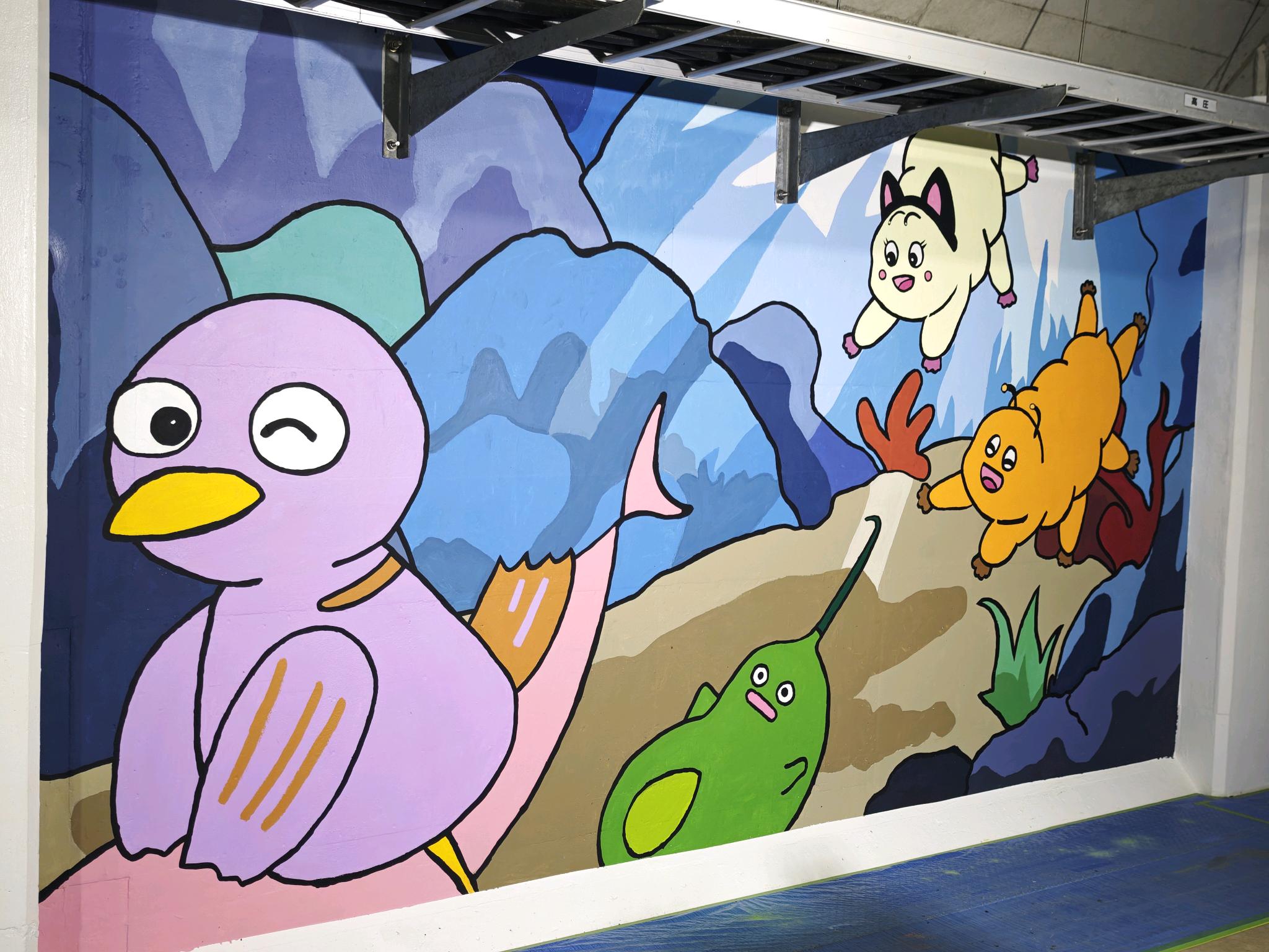 高校生による製作が完成した荒川水循環センターの壁画の写真