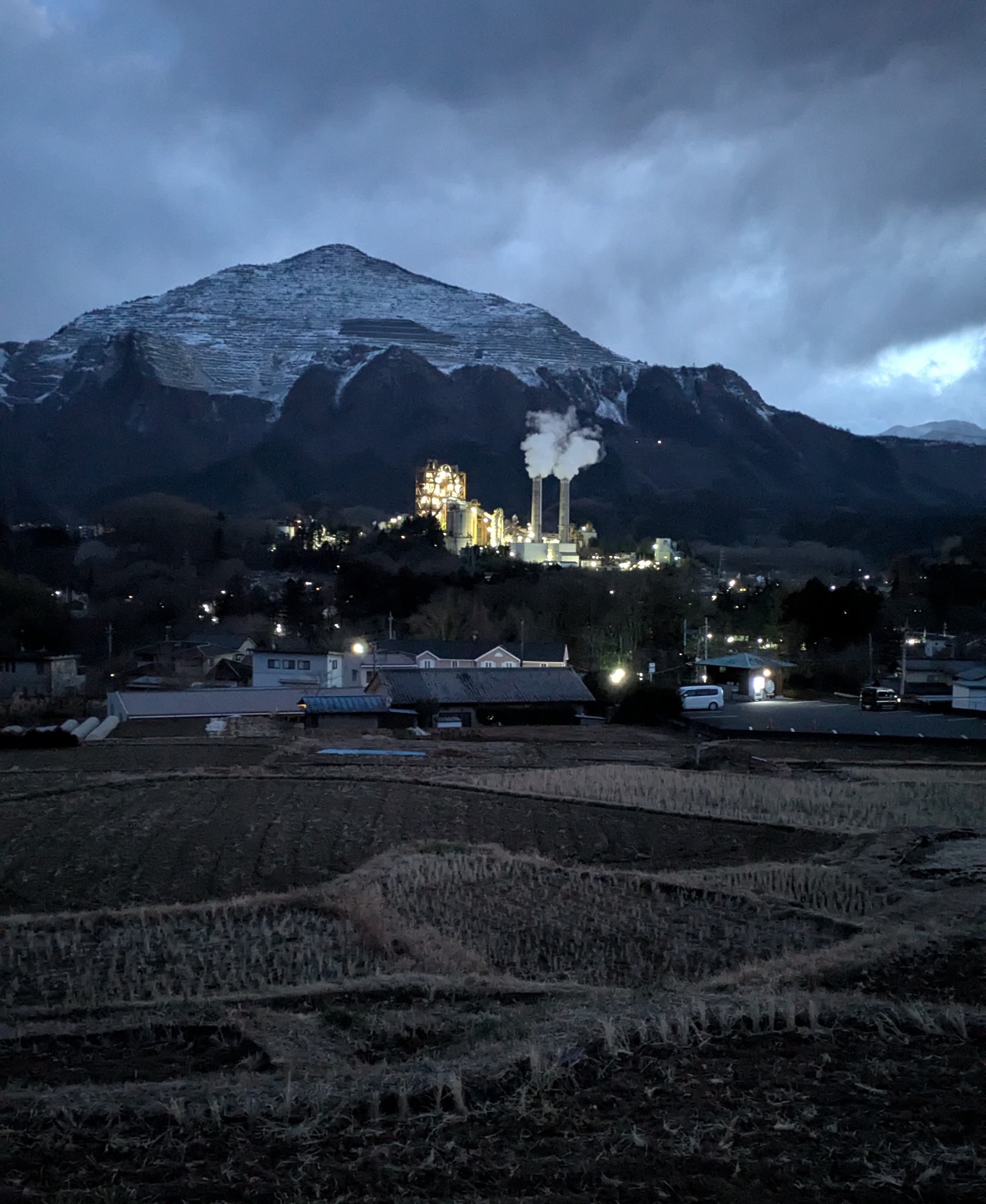 寺坂棚田から見る三菱セメント横瀬工場の夜景