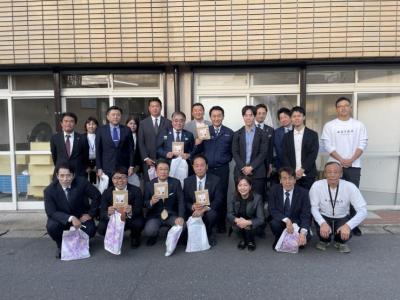 委員とスタッフの集合写真