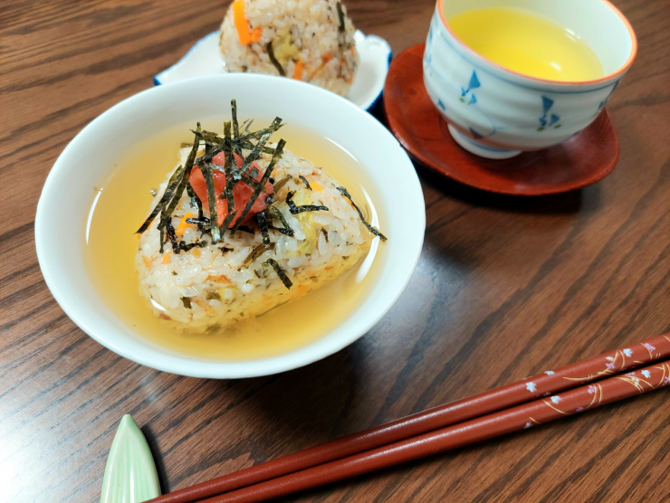 具だくさん茶殻おにぎりの画像