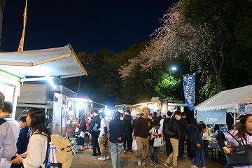 スタジアム外構の賑わい