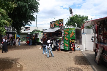 キッチンカー群