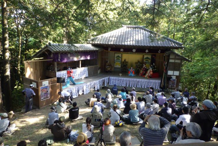 木魂神社の舞台_観客席・舞台前面