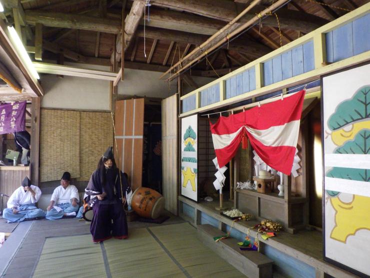 木魂神社の舞台_舞台内部・二重舞台
