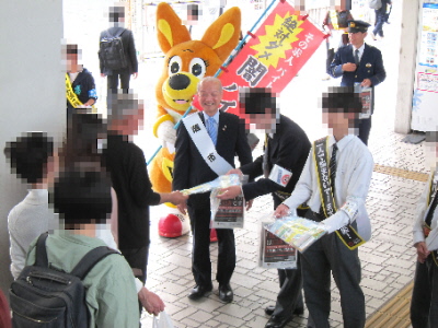 配布の様子warabi3