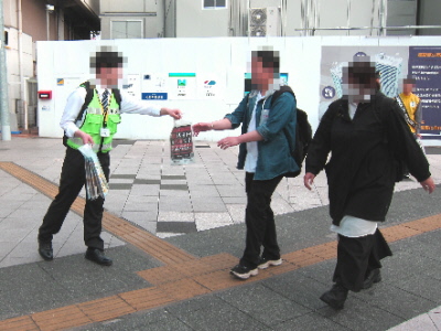 配布の様子warabi5