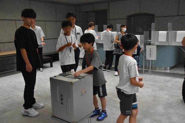 投票体験の様子