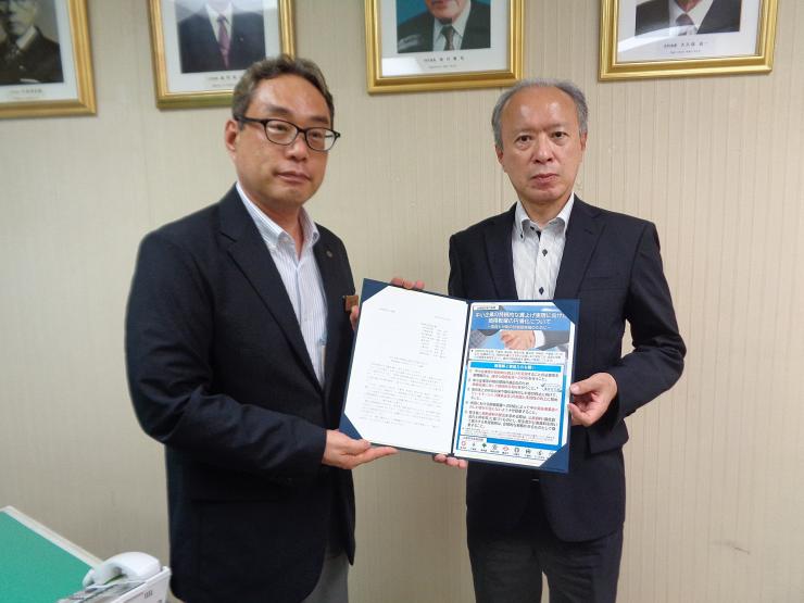 九都県市依頼文手交_中小企業団体中央会