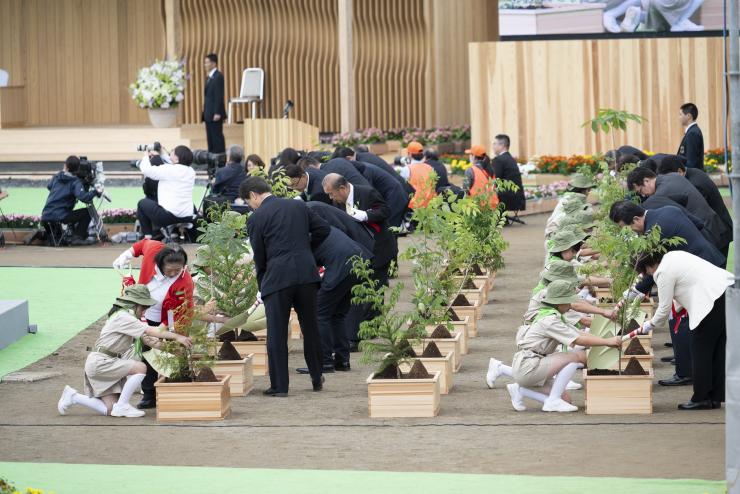 記念式典・代表者記念植樹
