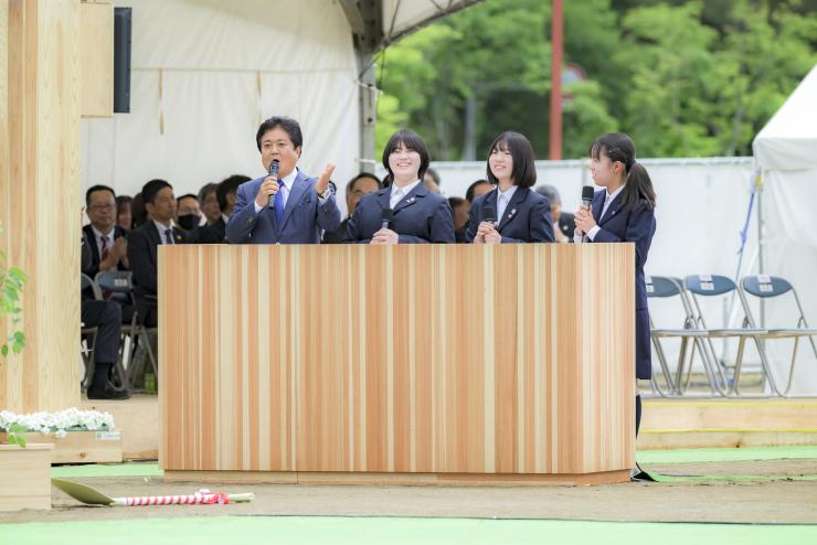 プロローグ・堀尾アナウンサー、式典進行役