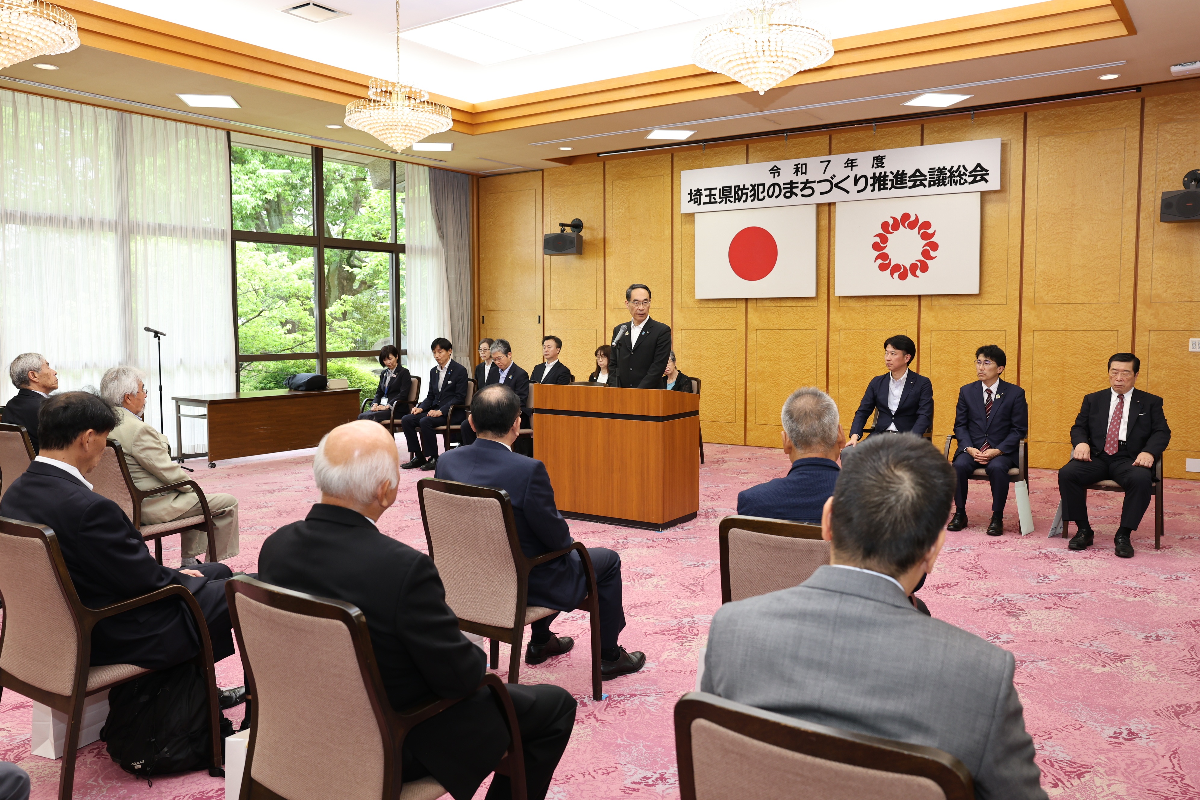 令和7年度埼玉県防犯のまちづくり推進会議総会で挨拶する知事の写真