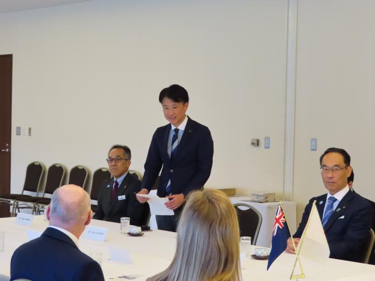 白土幸仁議長の写真