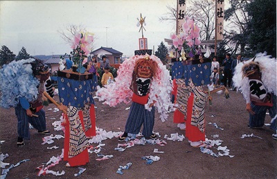 画像：東山神社の獅子舞