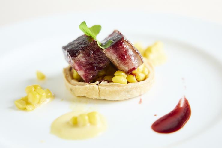 ステーキ とうもろこしのタルト添え