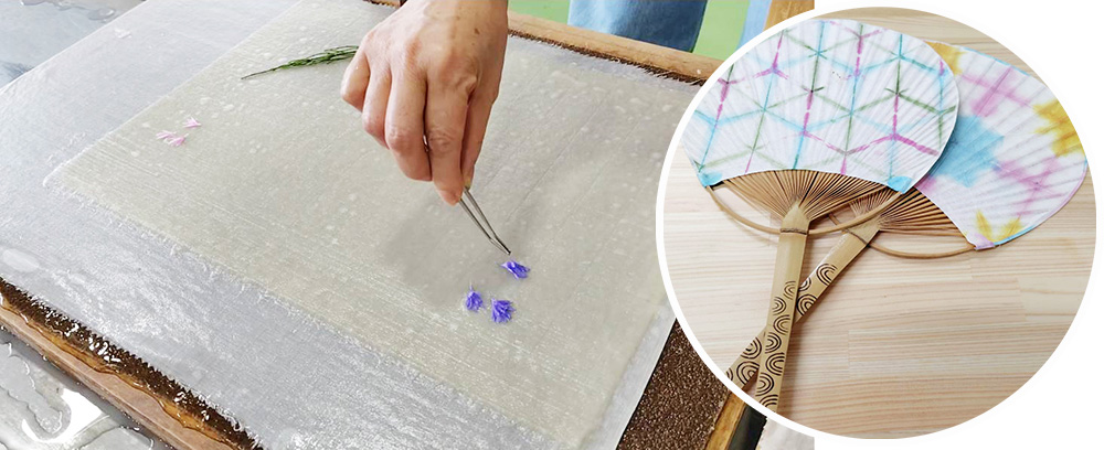 紙すき体験と完成したうちわの写真