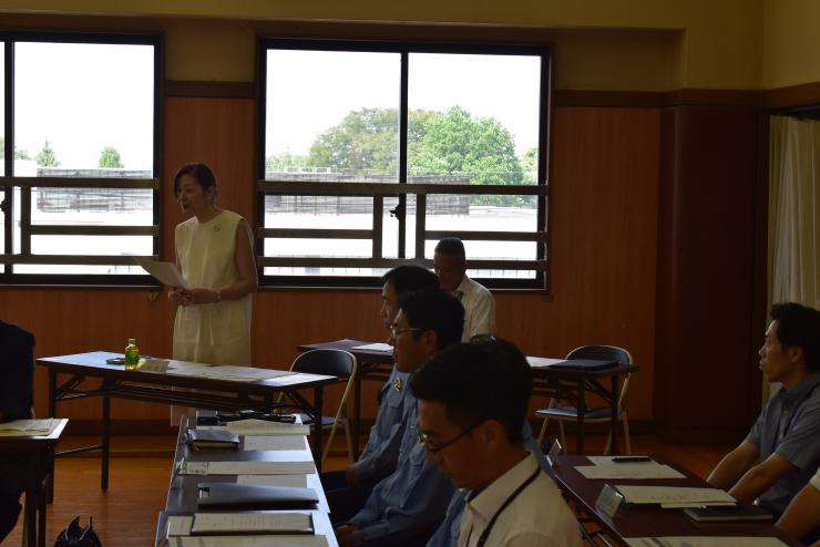 挨拶を述べる武田委員