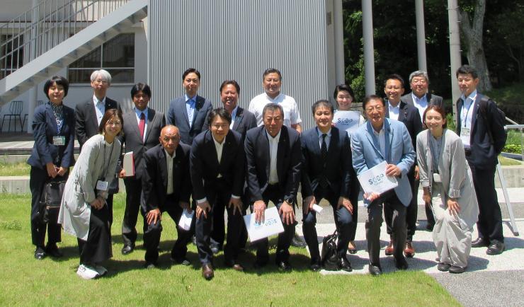 富山県創業支援センター SCOP TOYAMAにて議員とスタッフの集合写真