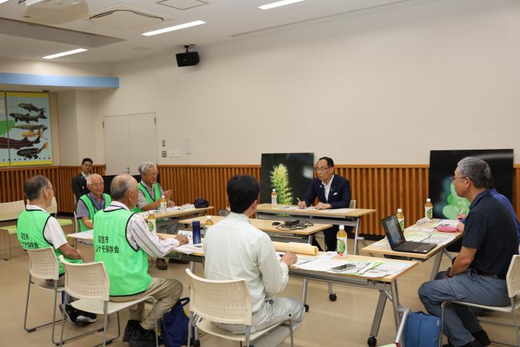 どこでも知事室で意見交換を行う知事の様子