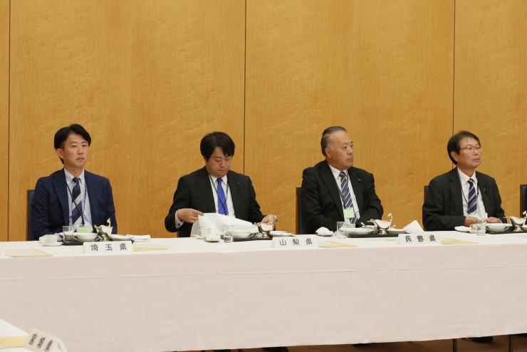 懇談会の様子