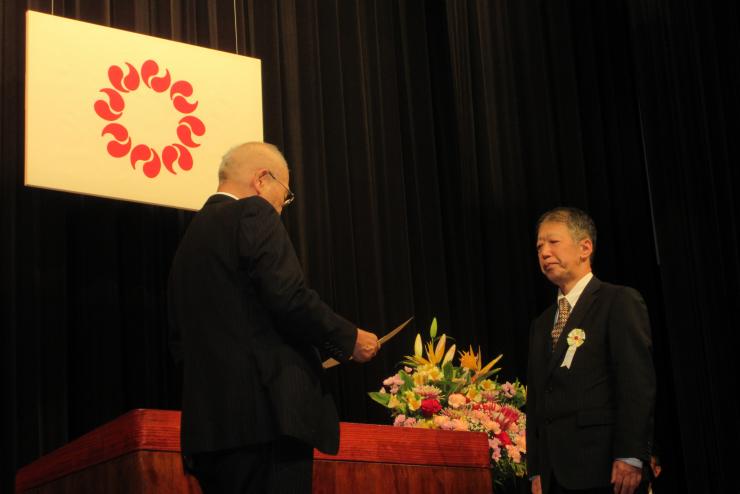 会長表彰(薬事善行)代表受領