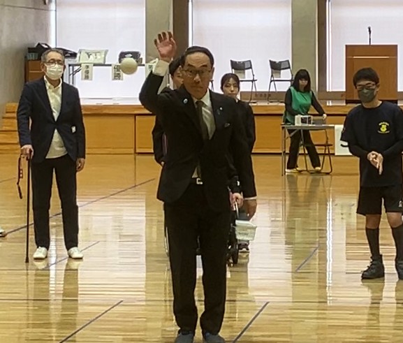 大野知事による始球式