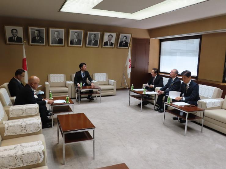 白土幸仁議長の写真