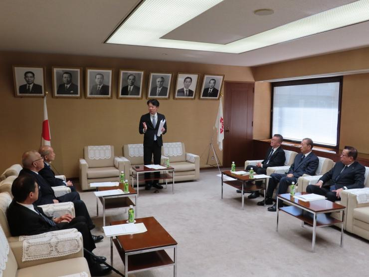 白土幸仁議長の写真