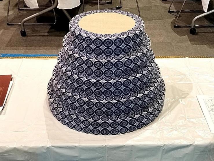 埼玉県畳高等職業訓練校が製作した最優秀作品賞の「円型鐘小台/有職」の写真