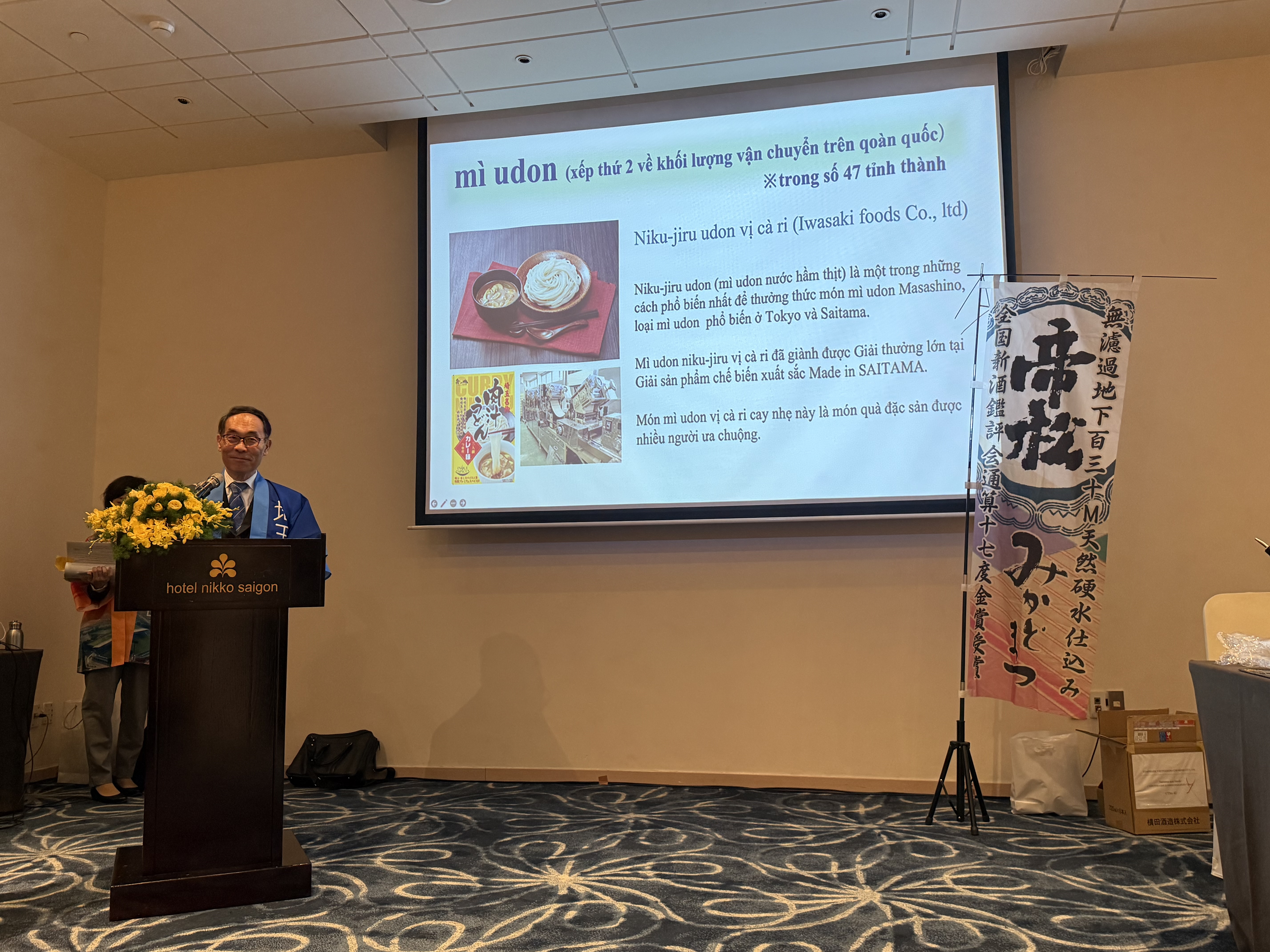 ベトナムにて県産品のトップセールスを行う知事の写真