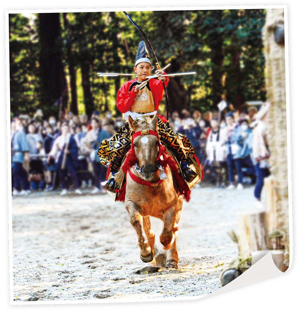 出雲伊波比神社の秋の流鏑馬の写真