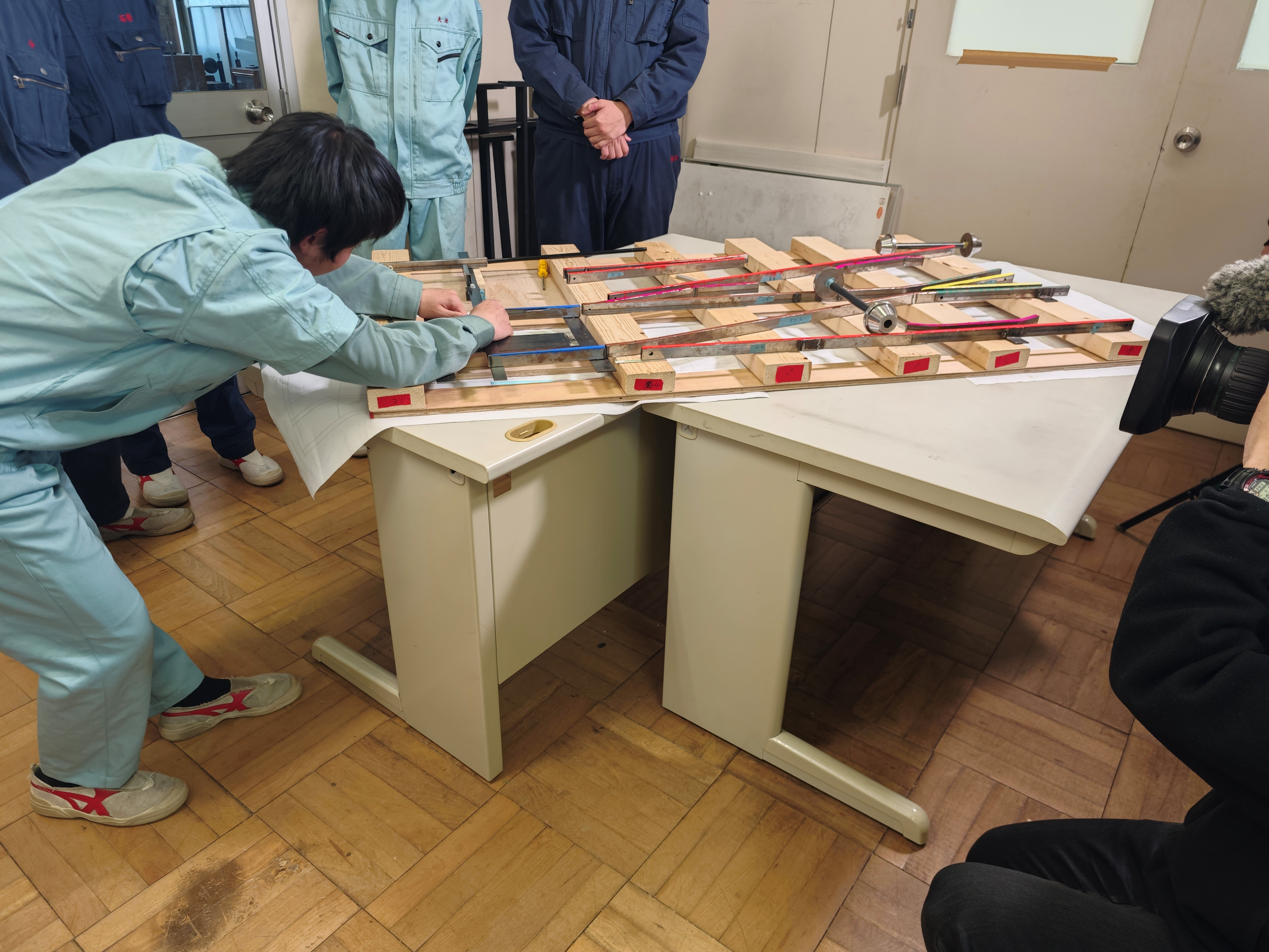 大宮工業高校の生徒が鉄道分岐器の模型を製作