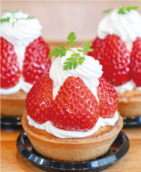 菓匠 幹栄×Cafe Latte57℃「あまりん彩タルト」の写真