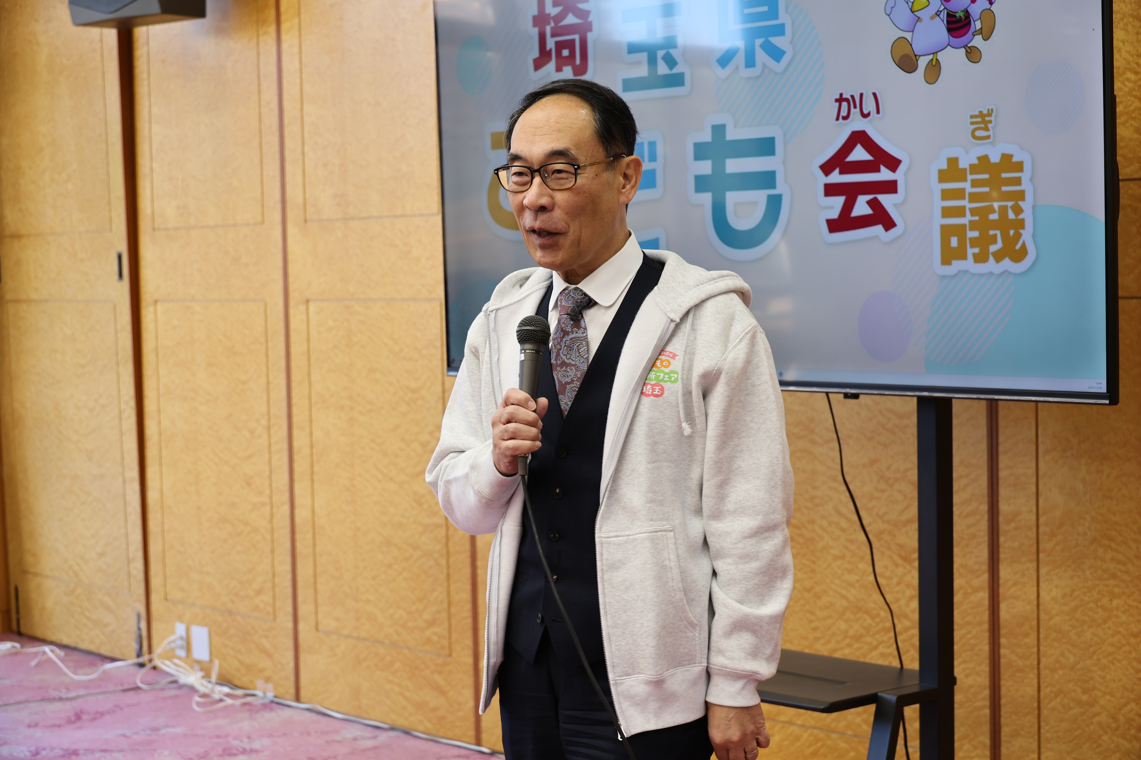 挨拶する知事の写真