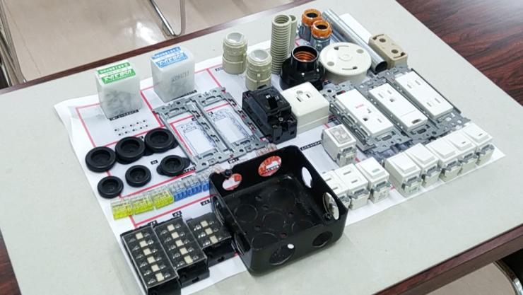 電気工事士技能会場の様子002