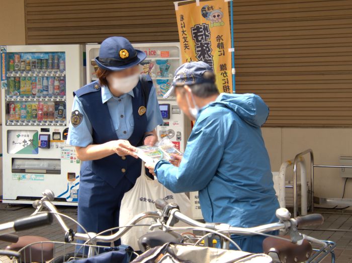 アリオ川口での防犯キャンペーンの写真2