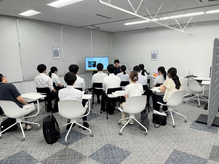 業務説明会をしている様子